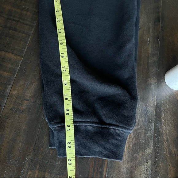 Lululemon Scuba High-Rise Cropped Jogger
Black - Picture 12 of 13